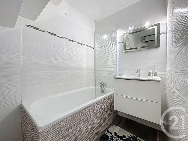 Afficher la photo en grand Appartement T3 à vendre - 3 pièces - 57.95 m2 - MAUGUIO CARNON - 34 - LANGUEDOC-ROUSSILLON - Century 21 Agence Soleil