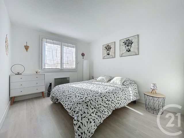 Afficher la photo en grand Appartement T3 à vendre - 3 pièces - 57.95 m2 - MAUGUIO CARNON - 34 - LANGUEDOC-ROUSSILLON - Century 21 Agence Soleil