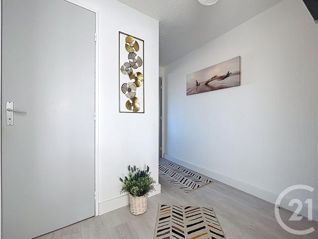 Afficher la photo en grand Appartement T3 à vendre - 3 pièces - 57.95 m2 - MAUGUIO CARNON - 34 - LANGUEDOC-ROUSSILLON - Century 21 Agence Soleil