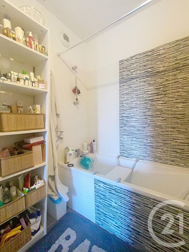 Appartement T3 à vendre - 3 pièces - 67.14 m2 - BAILLARGUES - 34 - LANGUEDOC-ROUSSILLON - Century 21 Agence Soleil