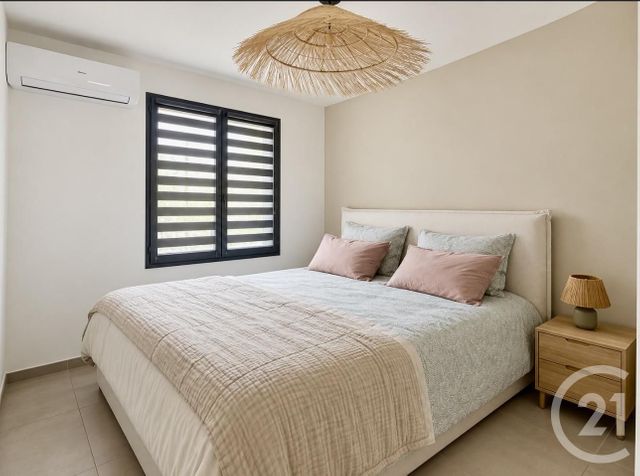 Appartement T3 à vendre - 3 pièces - 59.0 m2 - GALLARGUES LE MONTUEUX - 30 - LANGUEDOC-ROUSSILLON - Century 21 Agence Soleil